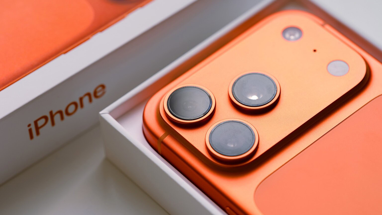 iPhone 18 Pro cambia poco: la novità è l'apertura variabile