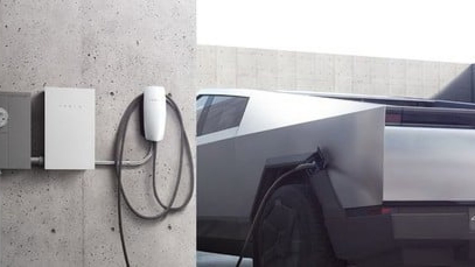 Tesla Cybertruck alimenta casa: arriva Powershare Home Backup