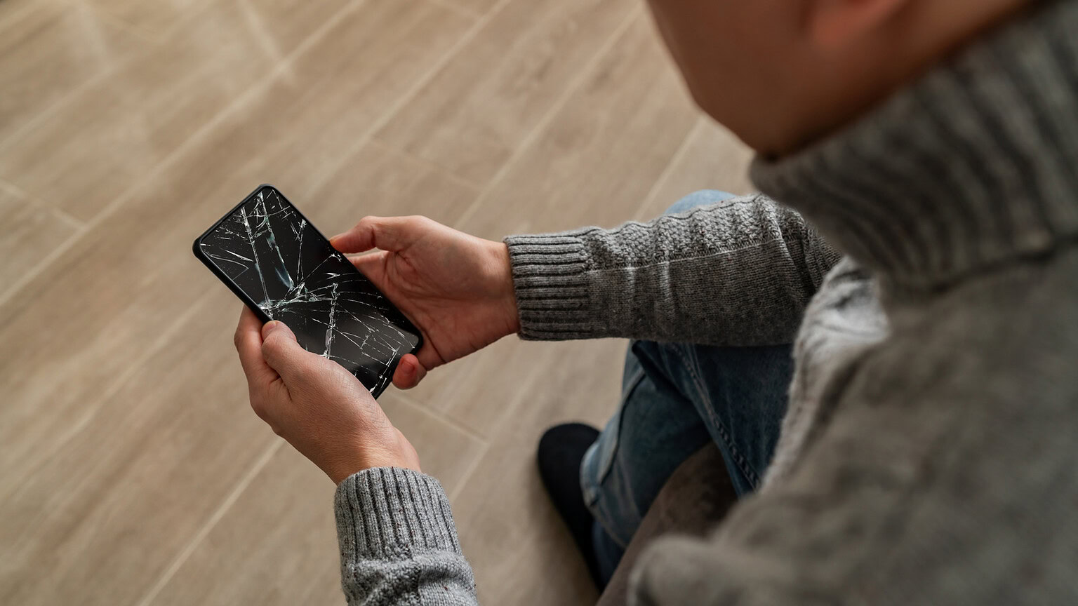Smartphone, riparare o cambiare? La regola del 30% che decide - riparare lo smartphone