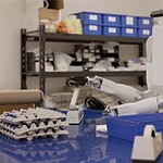 Feather, robot da 26.000 euro: l'Android della robotica? - robot Feather