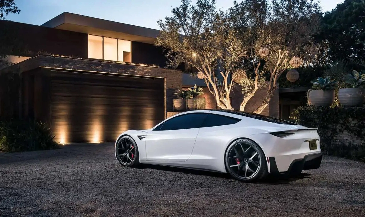 Tesla Roadster Tesla Roadster, svelata il 1° ottobre: evento a porte chiuse