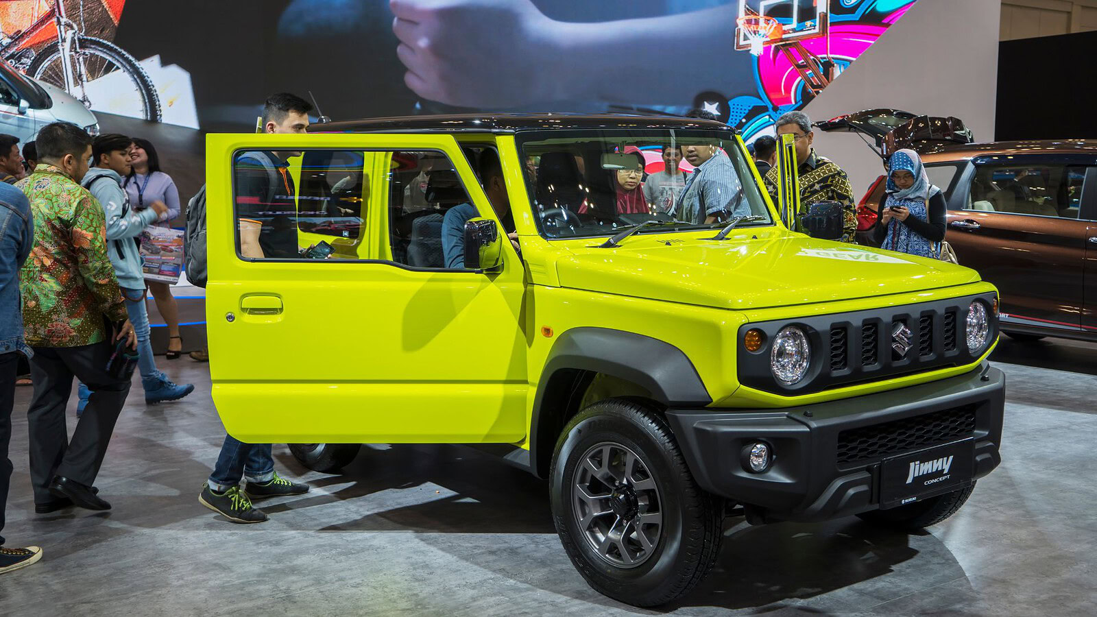 Suzuki Italia compie 50 anni: moto, auto e nautica dal 1976
