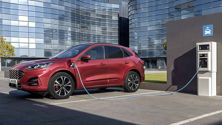 Auto ibride plug-in, l'UE valuta serbatoi più piccoli