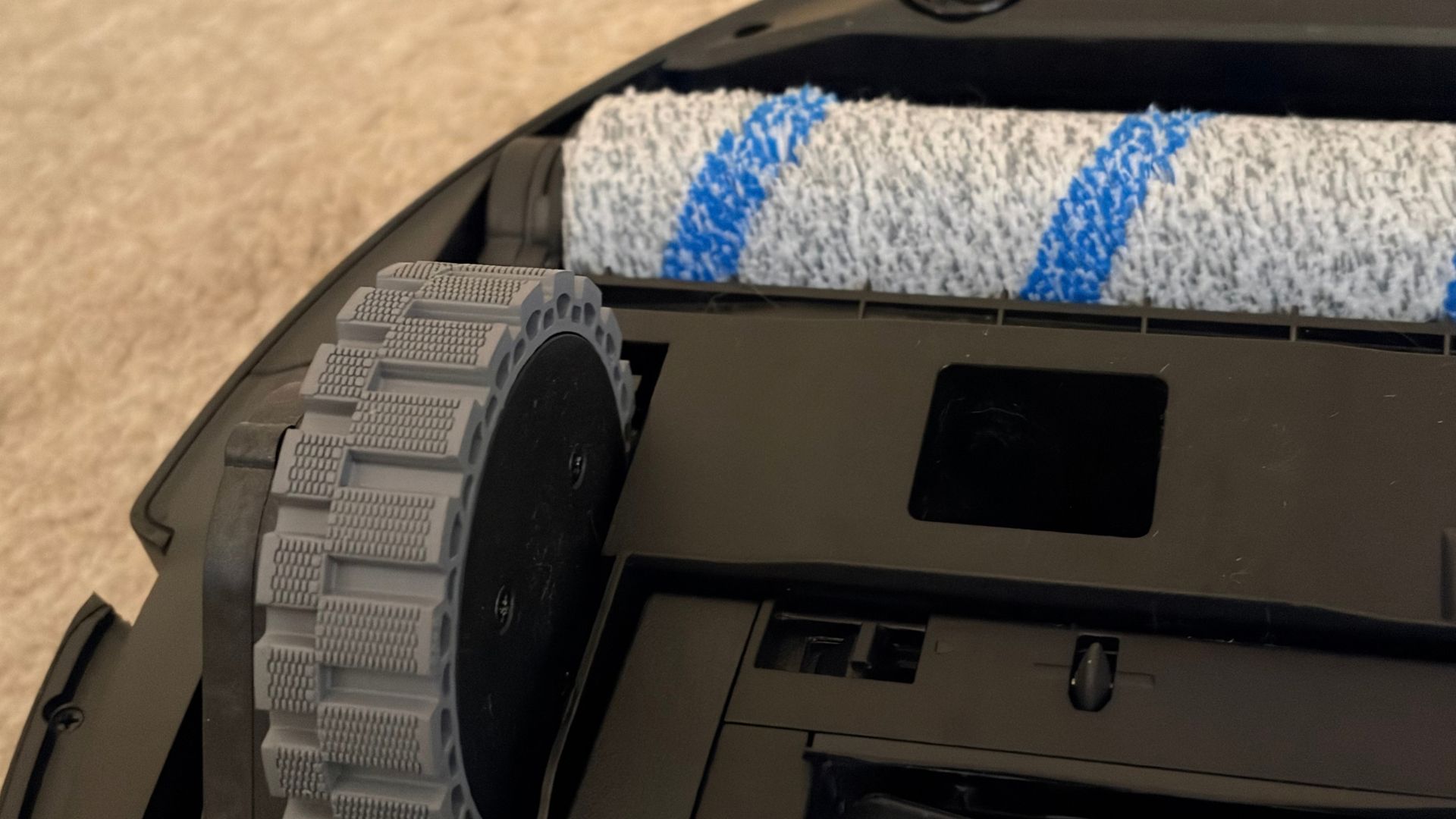 Ecovacs Deebot X12S - design Ecovacs DEEBOT X12S OmniCylcone