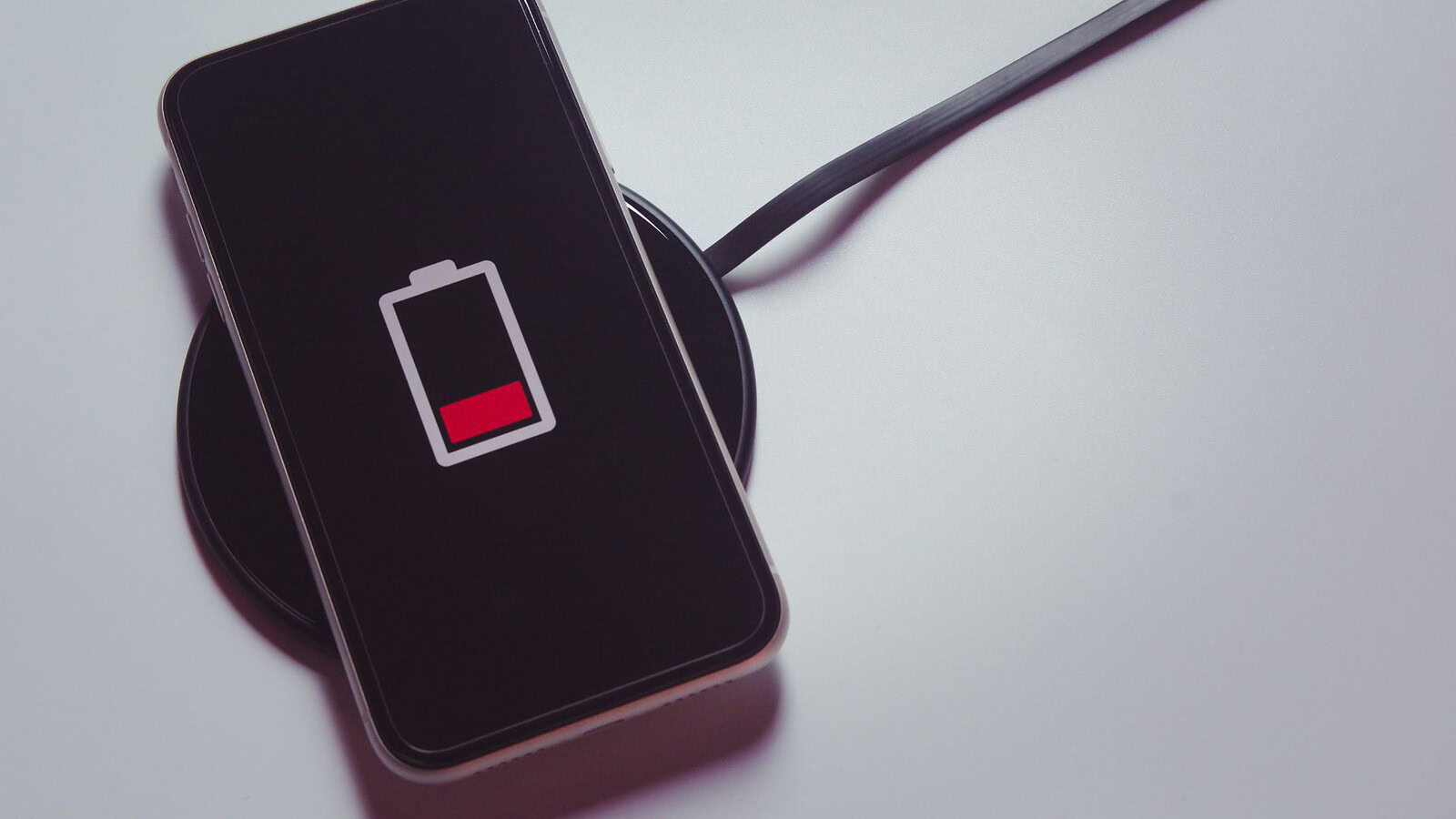 Ricarica notturna smartphone: il vero nemico è il calore