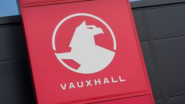 Vauxhall, nuovo logo del Grifone: sparisce la classica bandiera