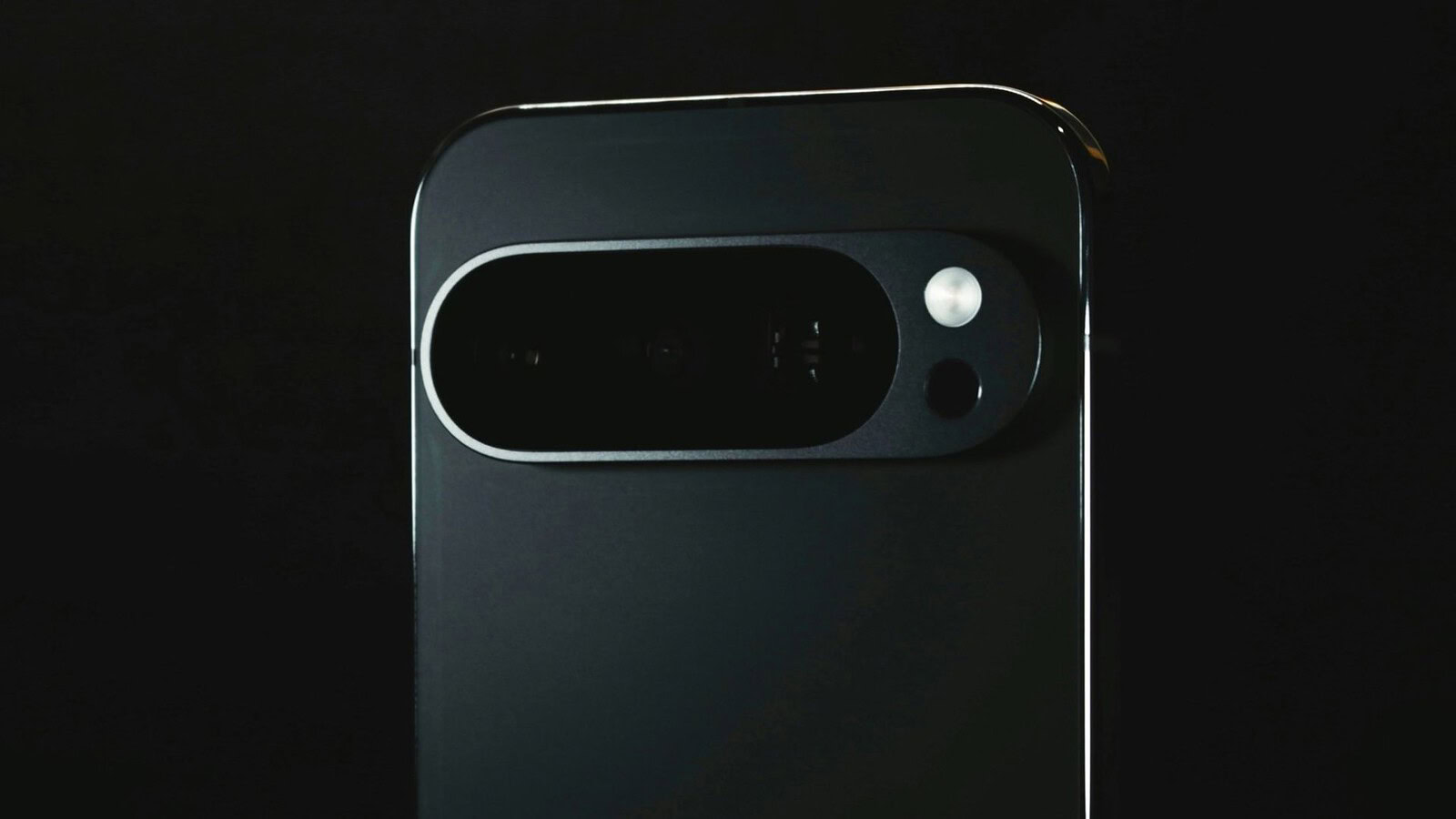 Google Pixel 12 compare online e mostra già alcune novità