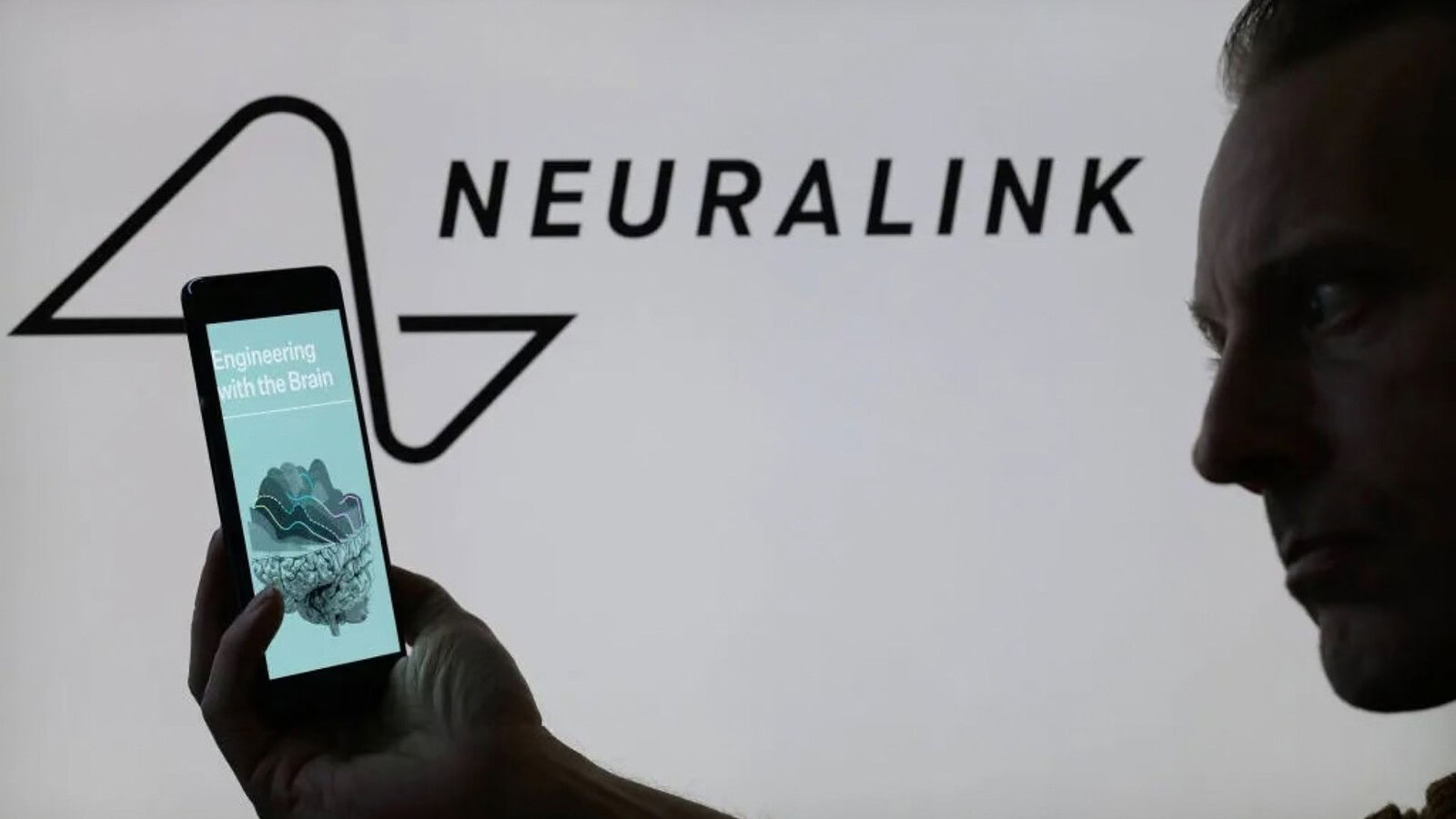 Neuralink, record da 11,32 bit/s e un modello da 50.000 ore