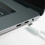 Windows 98 SE supporta Thunderbolt 3 e 4 con il driver xHCI98
