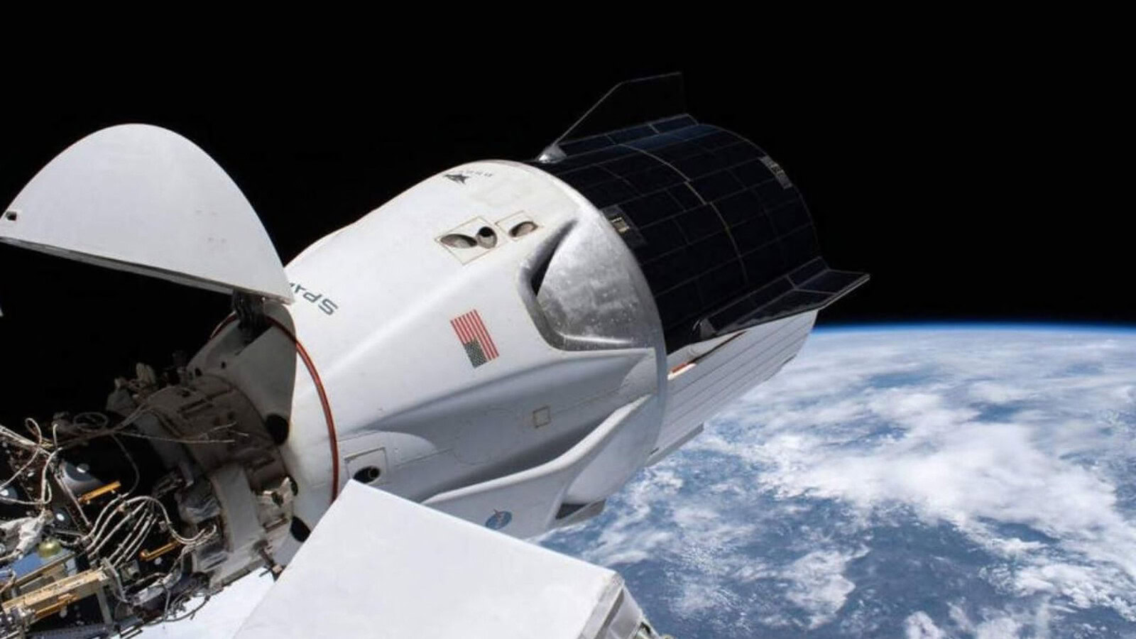 SpaceX, record americano: ISS raggiunta in 7 ore e 55 minuti