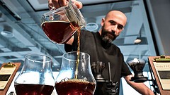 Caffè, chi ne beve di più ha meno grasso e più muscoli