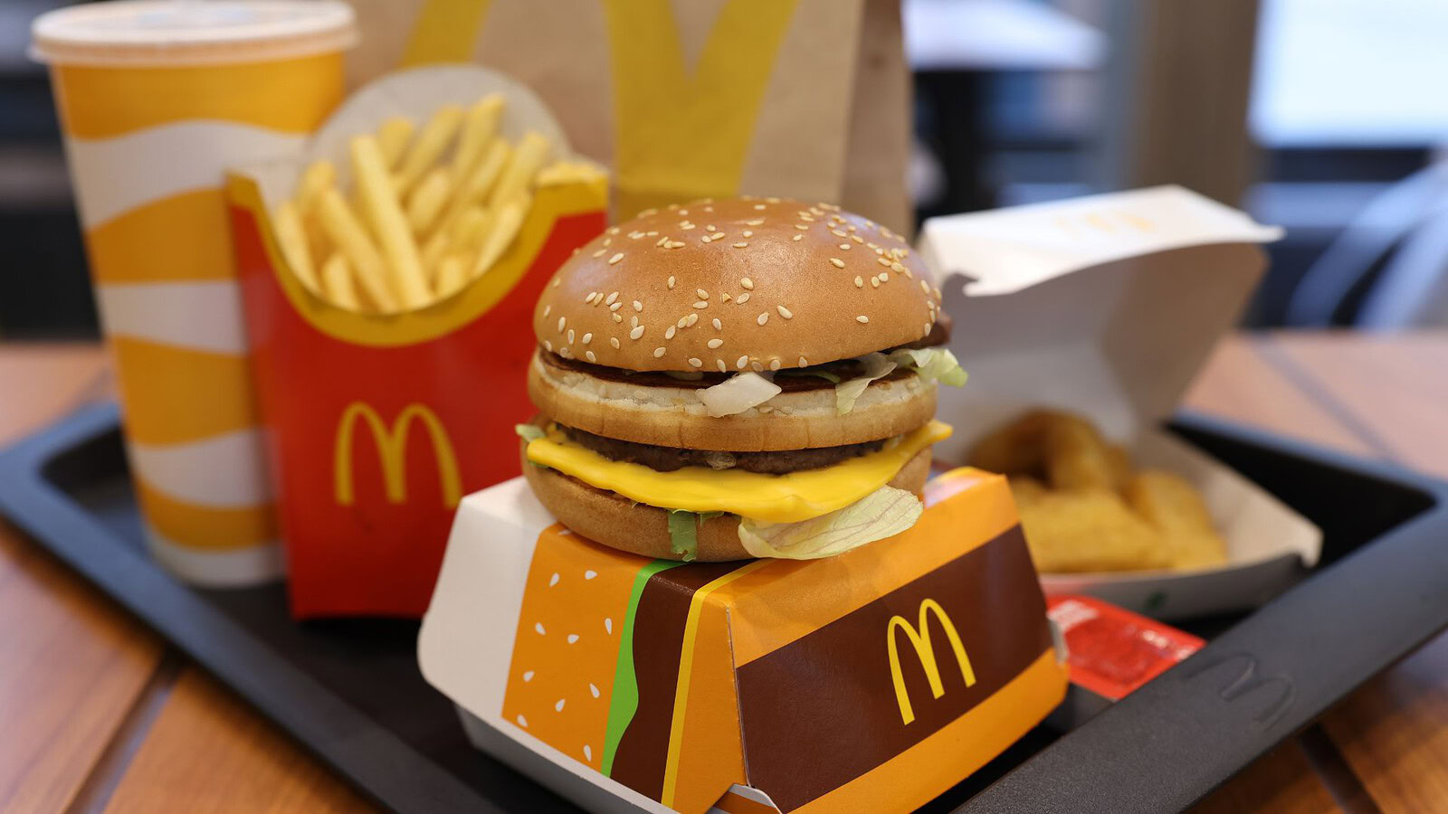 McDonald's in tribunale: l'IA che suggerisce i prezzi dei menu