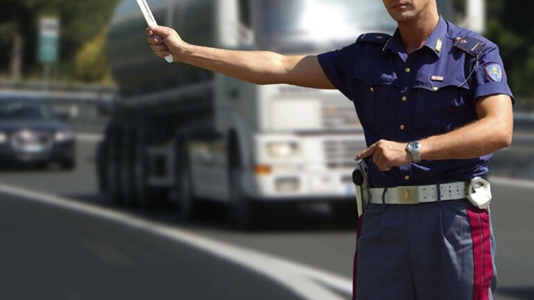 Codice della Strada, multe in 21 fasce e rincari fino al doppio