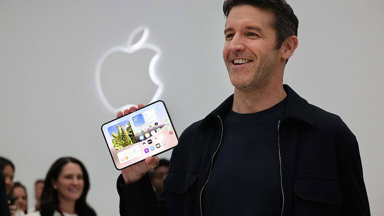 iPhone Duo nasce nel 2011: la frecciata di Ternus ai rivali