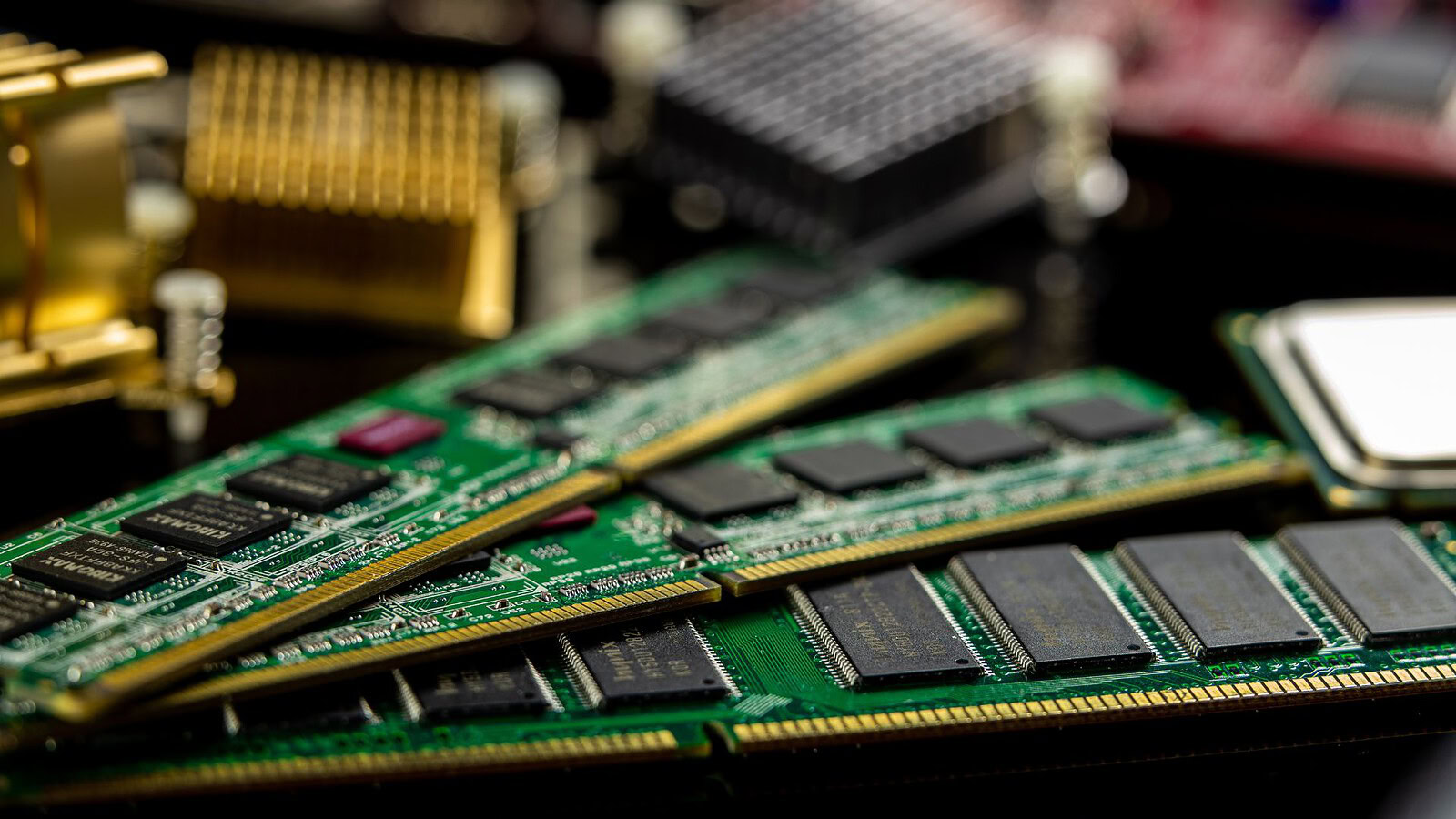 TEAMGROUP DDR5 da 128 GB per l'AI: 8.000 MT/s senza overclock