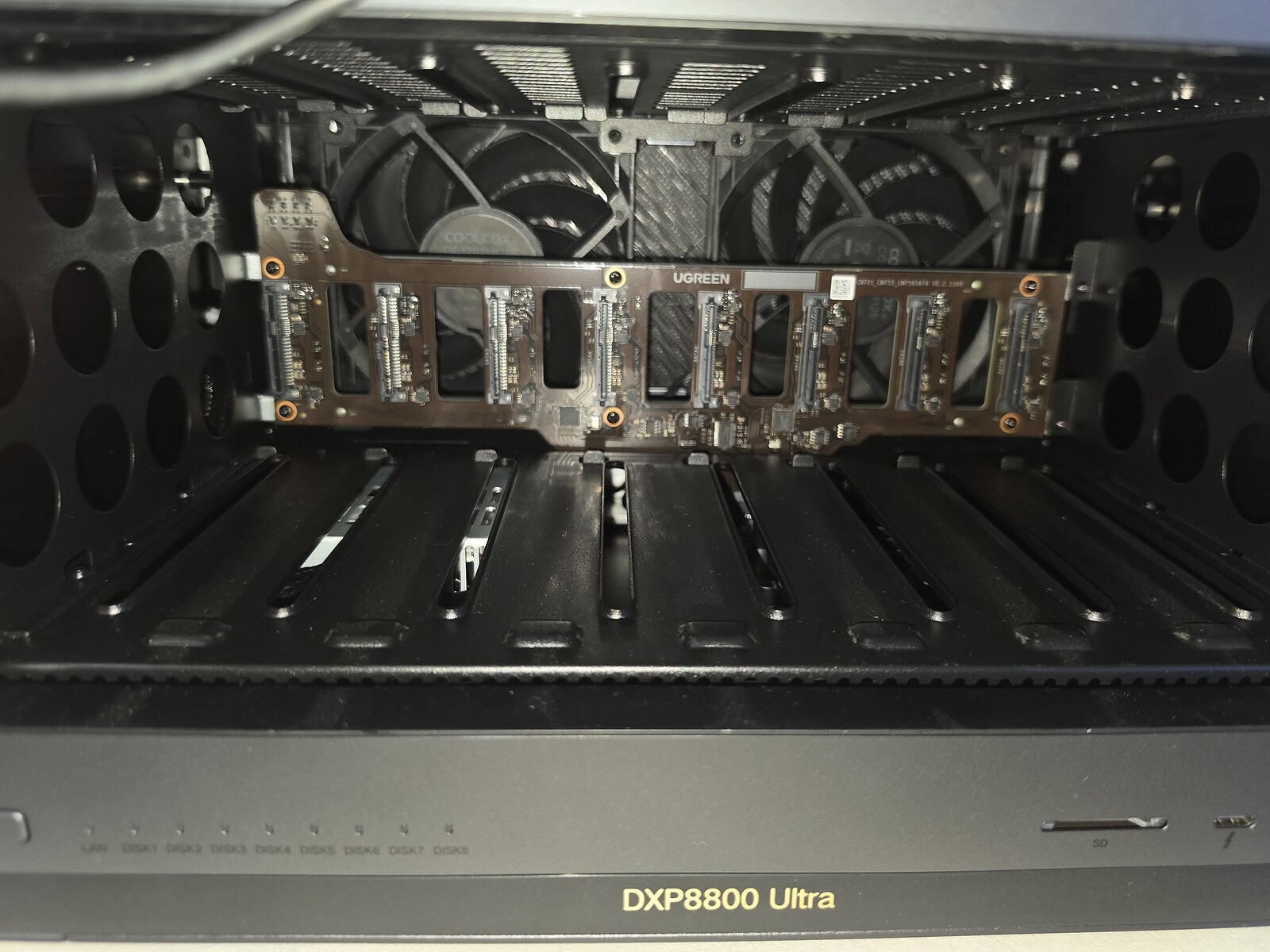 UGREEN DXP8800 Ultra - immagine 30 UGREEN DXP8800 Ultra - immagine 30