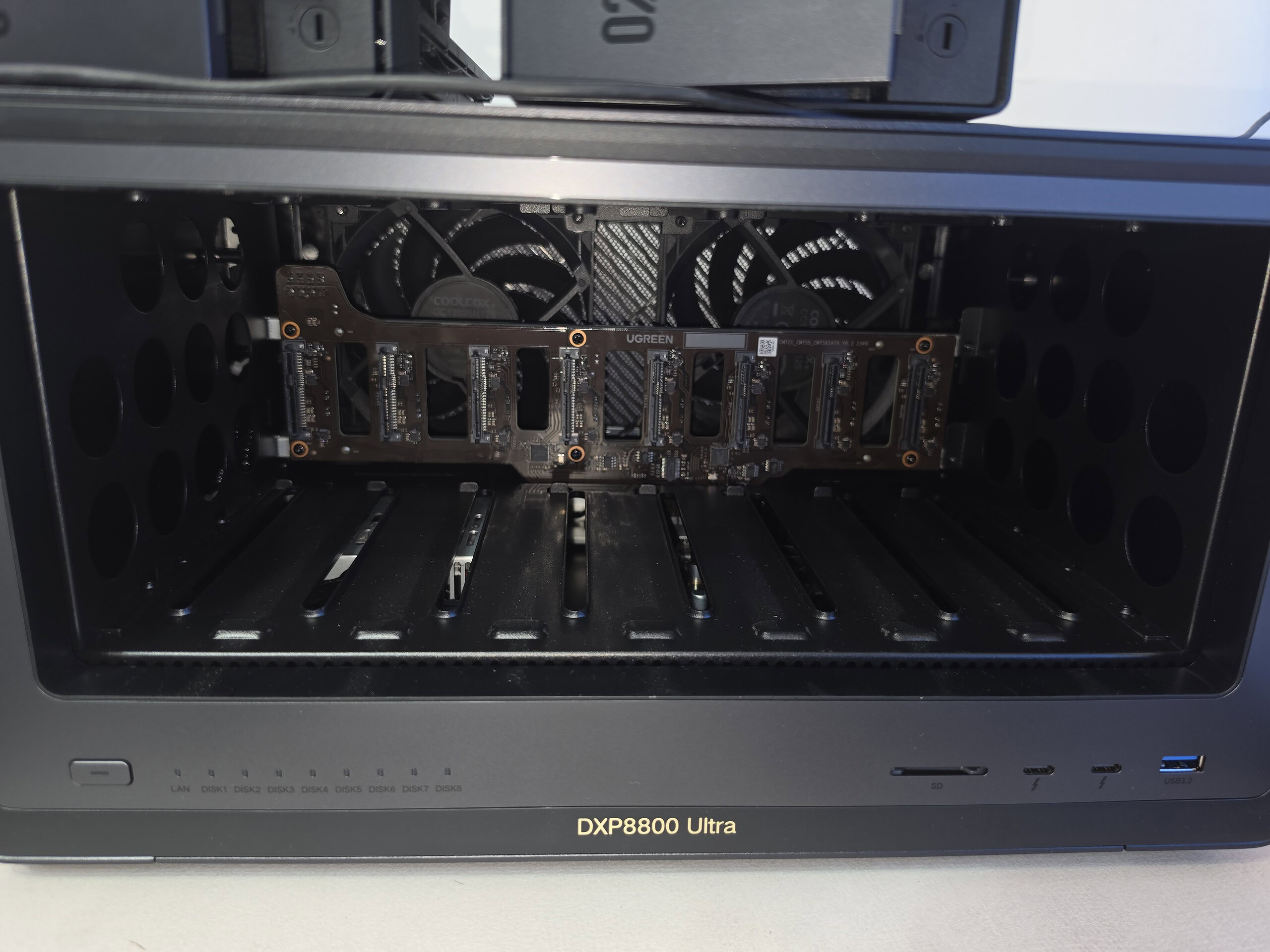 UGREEN DXP8800 Ultra - caratteristiche UGREEN DXP8800 Ultra - caratteristiche