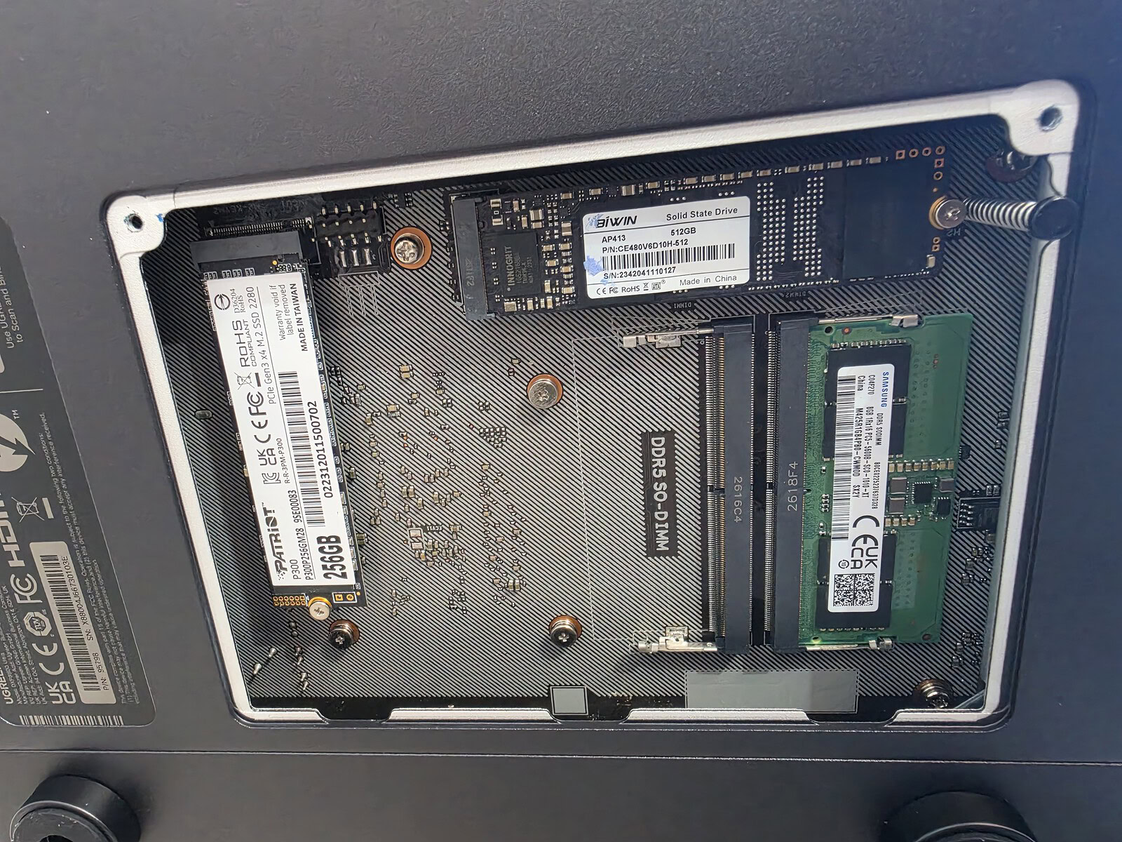 UGREEN DXP8800 Ultra - immagine 35 UGREEN DXP8800 Ultra - immagine 35