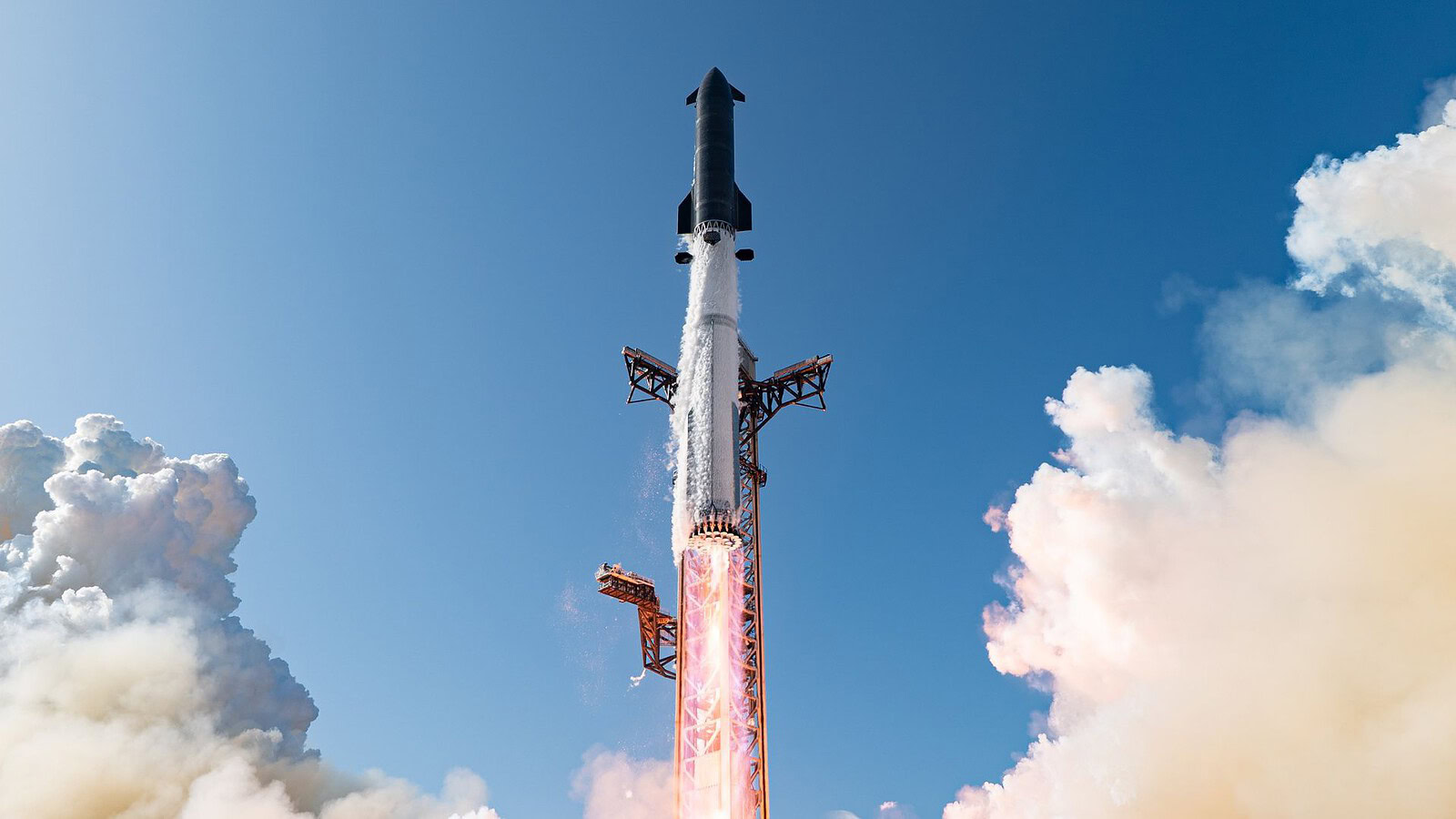 Starship, SpaceX proverà il doppio atterraggio sulla torre