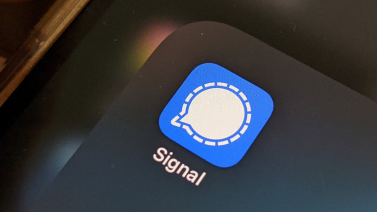 Signal, falla critica nelle chiamate: l'audio può restare attivo