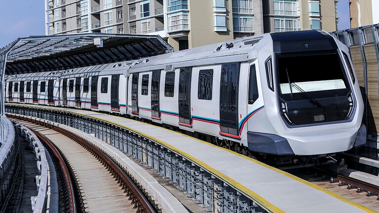Treni merci autonomi: ex ingegneri SpaceX sfidano i camion