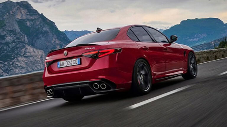 Alfa Romeo Giulia Quadrifoglio Luna Rossa: 10 esemplari esauriti