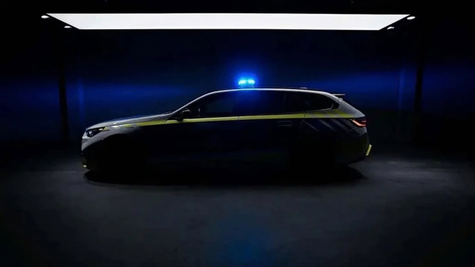 BMW M5 Touring Polizia: showcar ibrida da 727 CV e pelle rossa