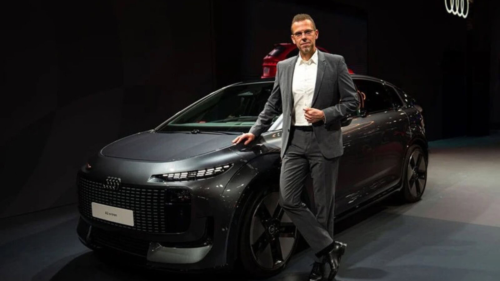 Audi A2 e-tron sbarca a Parigi: fino a 643 km di autonomia