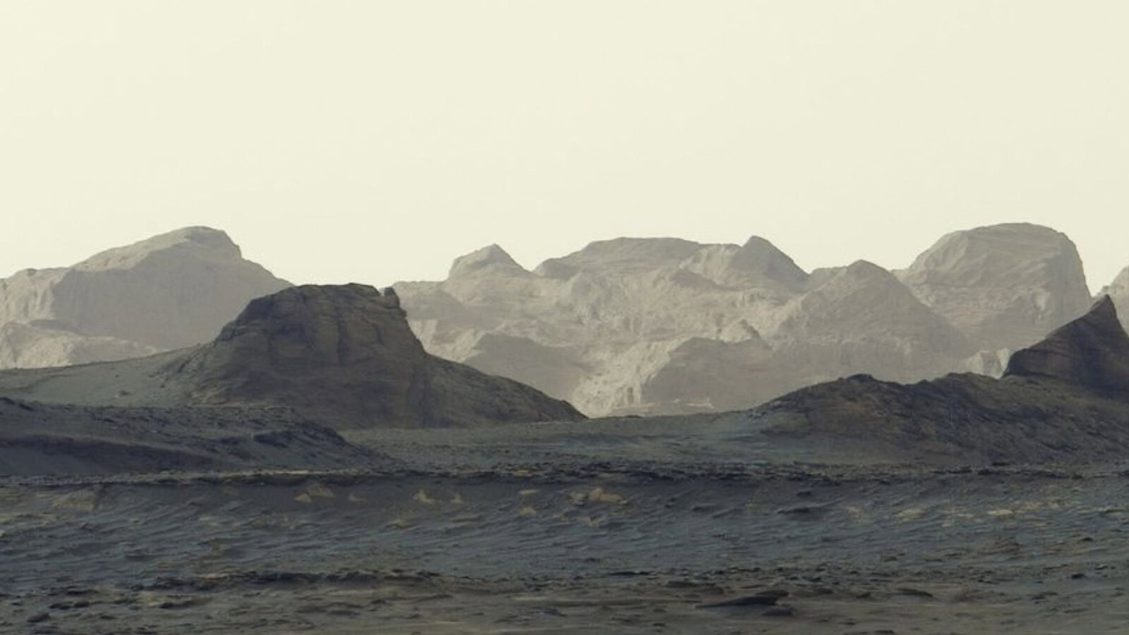 Curiosity immortala un'alba marziana