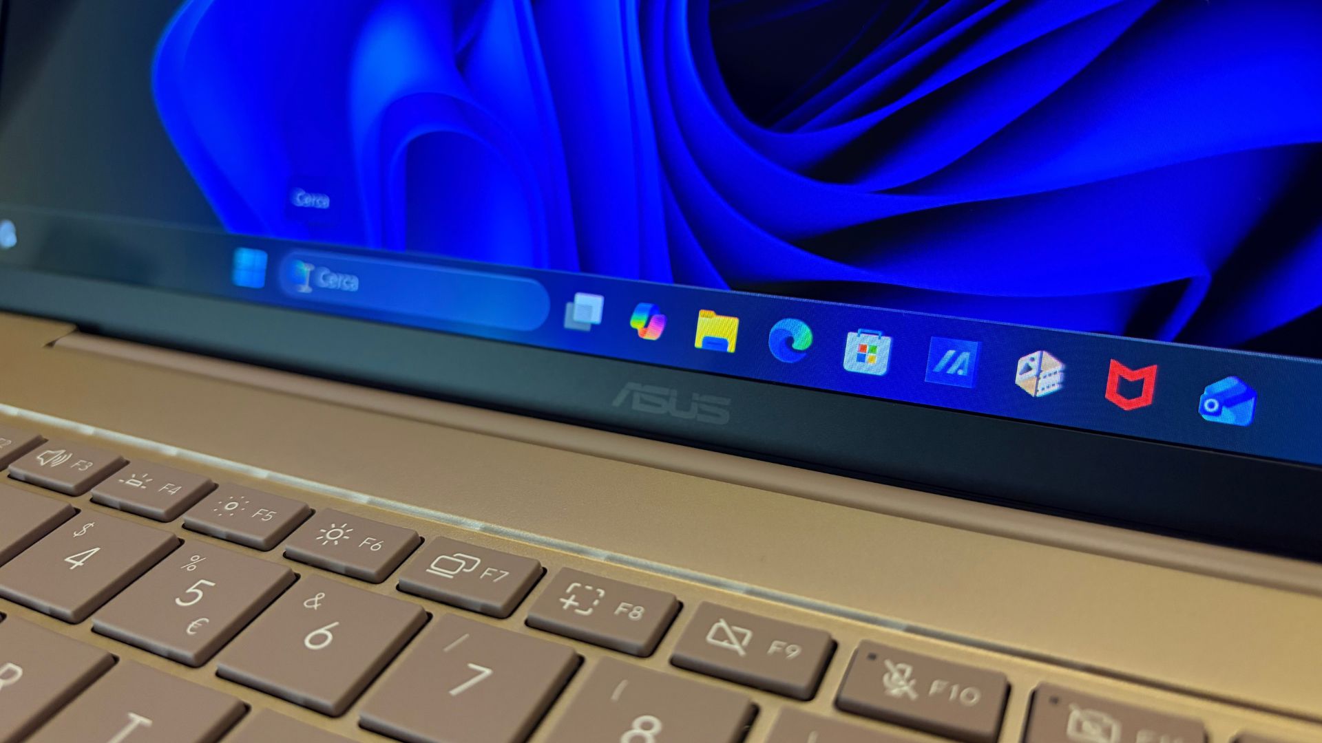 ASUS Zenbook 14 - dettaglio ASUS Zanbook 14