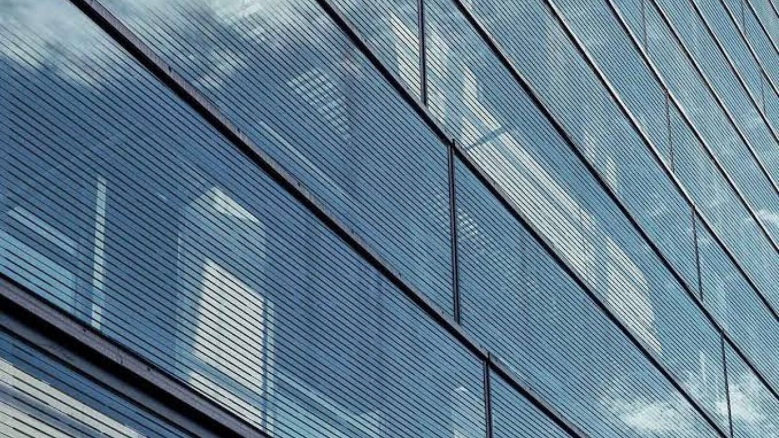 Panasonic vetri solari: produzione anticipata ad aprile 2029