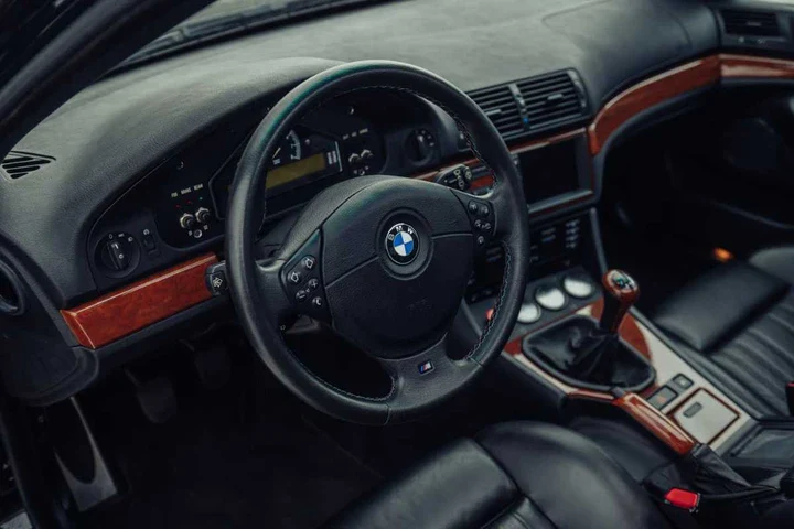 BMW M5 E39 - dettaglio BMW M5 E39 di Karl Piëch all'asta: esemplare segreto con motore W10 da 480 CV