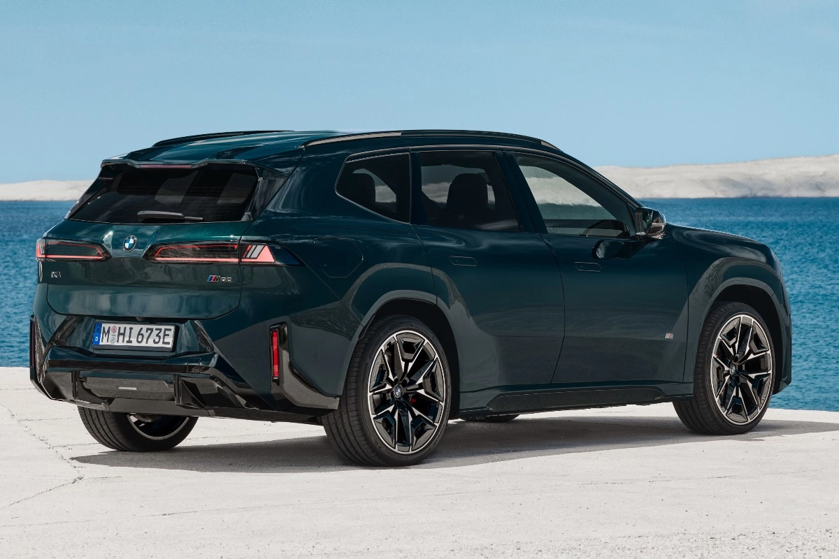 BMW iX3 M60 xDrive BMW iX3 M60 xDrive: la prima M su Neue Klasse ha 612 CV