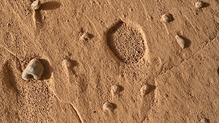 Curiosity trova strani dischi su Marte e ora vuole perforarli