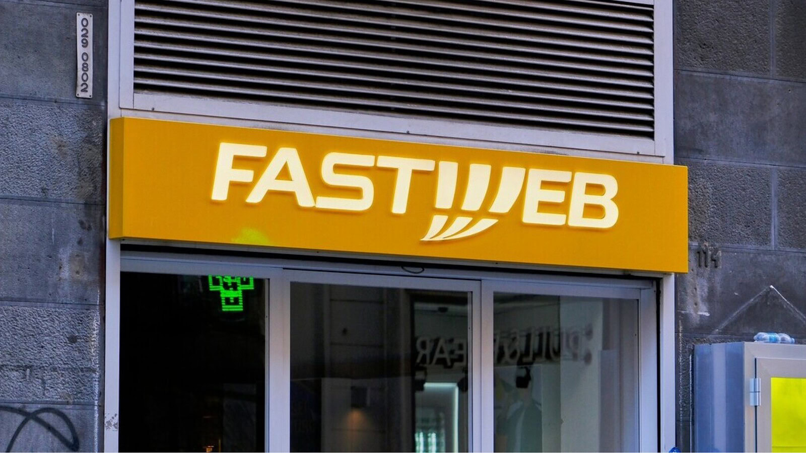 Fastweb rimodula la rete fissa: aumenti fino a 3,52 euro al mese