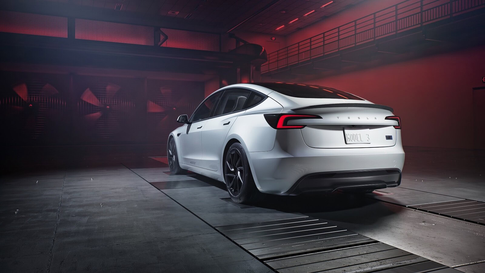 Tesla Model 3 Performance sale a 528 CV e guadagna autonomia