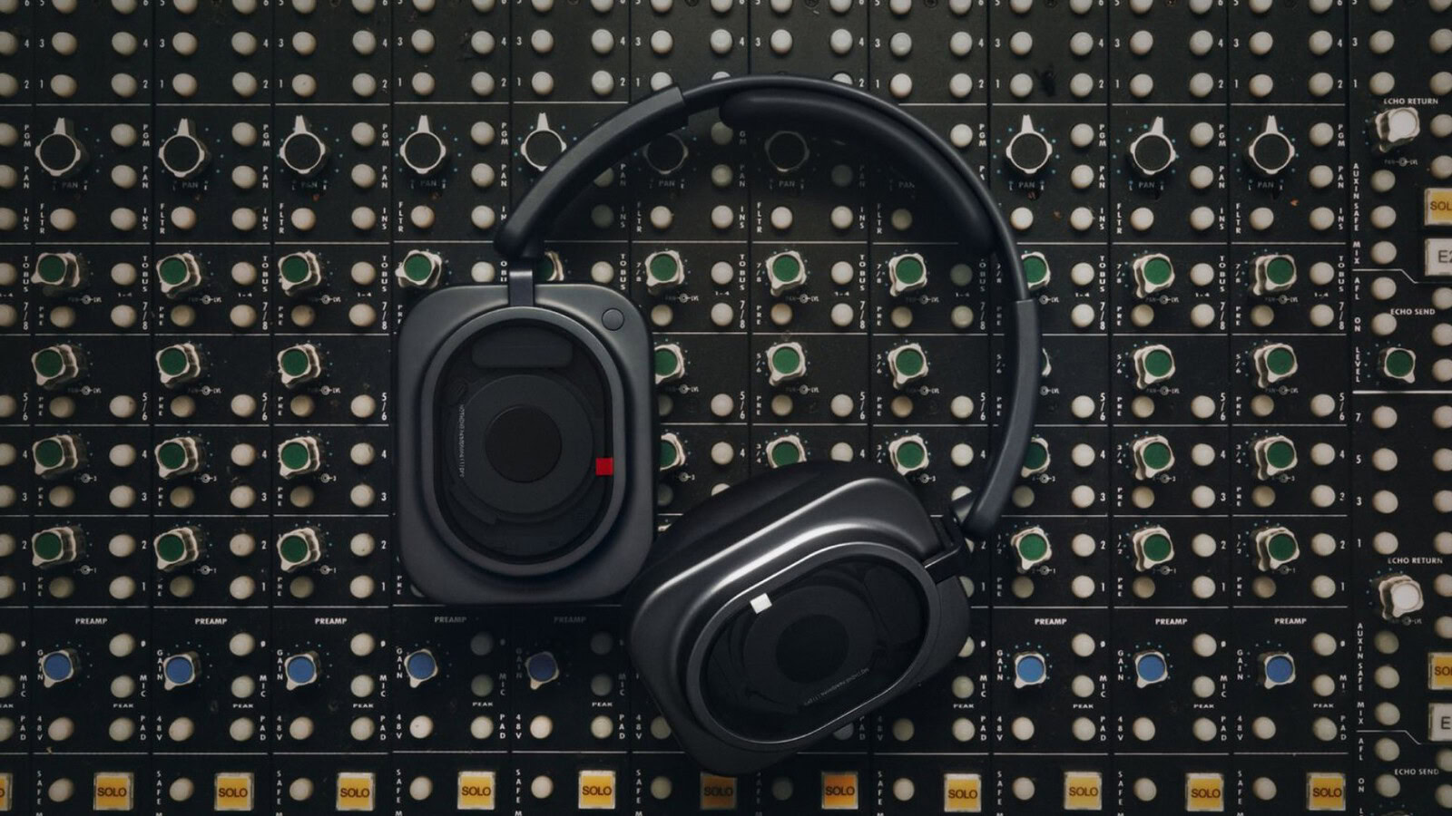 Nothing Headphone (1) Pro, cuffie premium con triplo driver e ANC