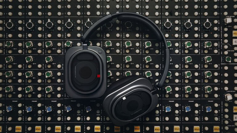 Nothing Headphone (1) Pro, cuffie premium con triplo driver e ANC
