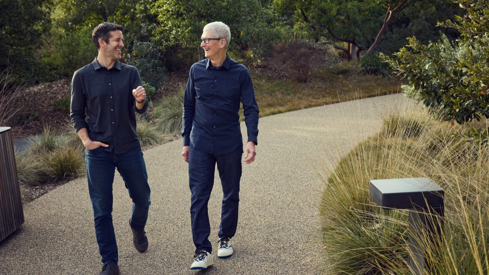 Tim Cook vende azioni Apple per 55 milioni: il piano di maggio