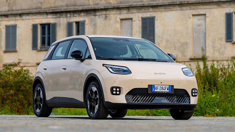 GAC AION UT arriva in Italia: 430 km di autonomia e 204 CV