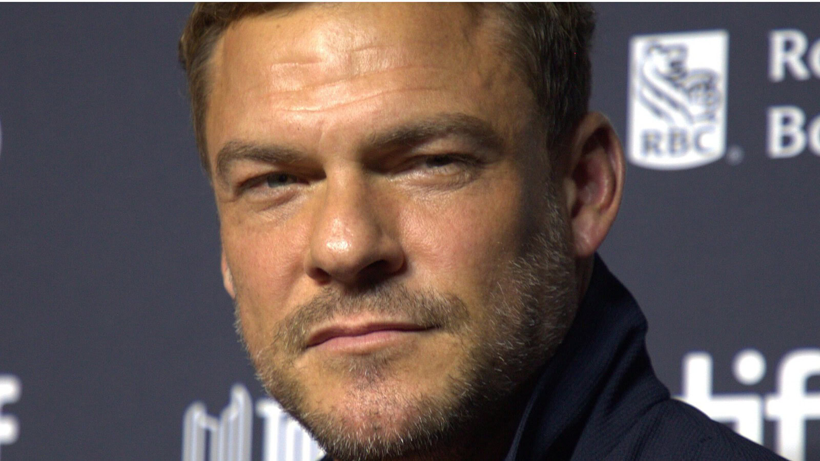 Alan Ritchson, tre serie in vetta dopo il flop al cinema