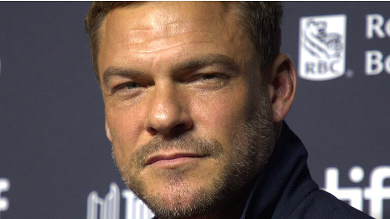 Alan Ritchson, tre serie in vetta dopo il flop al cinema