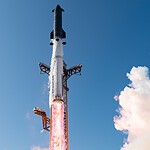 Falcon 9 disegna una medusa nel cielo: cosa porta Dragon alla ISS