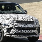 Range Rover restyling, le foto spia svelano la nuova calandra