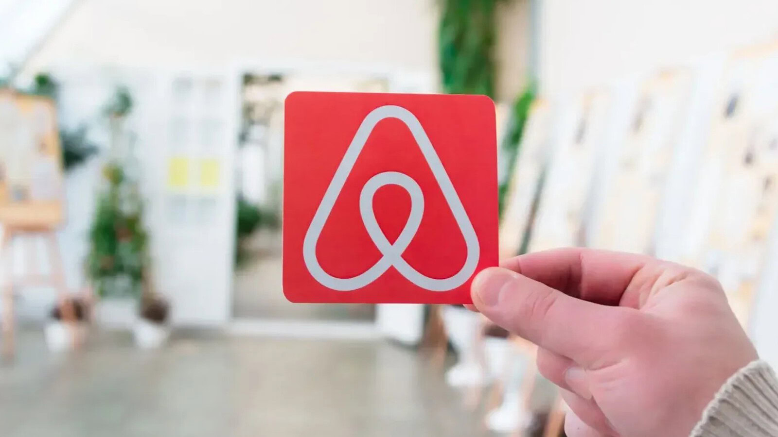Airbnb, gli host non possono più chiedere di lavare i piatti