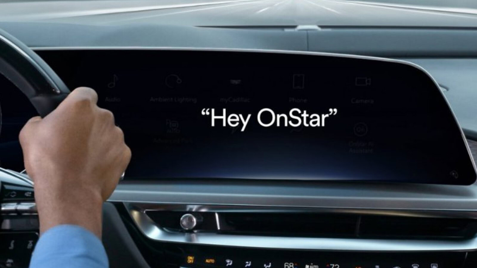 OnStar AI debutta su Cadillac Lyriq 2027 con diagnosi vocale