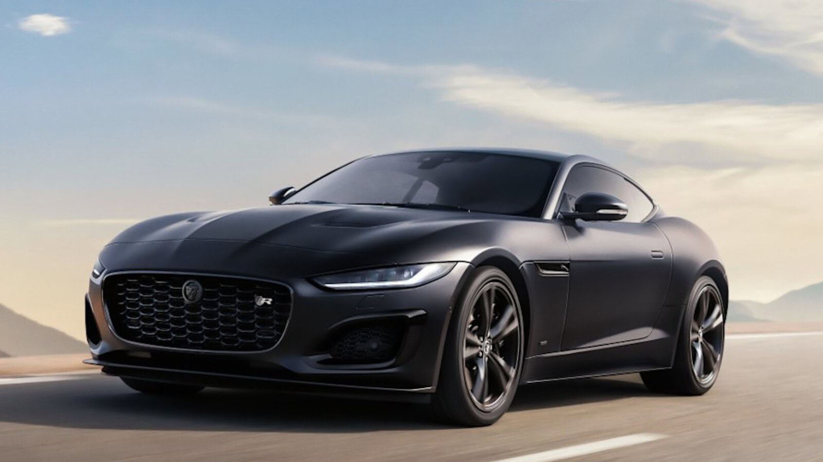 Jaguar e Porsche contro le auto cinesi: la strategia del lusso