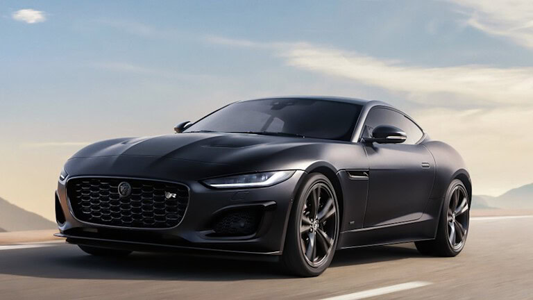 Jaguar e Porsche contro le auto cinesi: la strategia del lusso