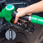 Stop benzina e diesel 2035, l'UE apre ai carburanti rinnovabili