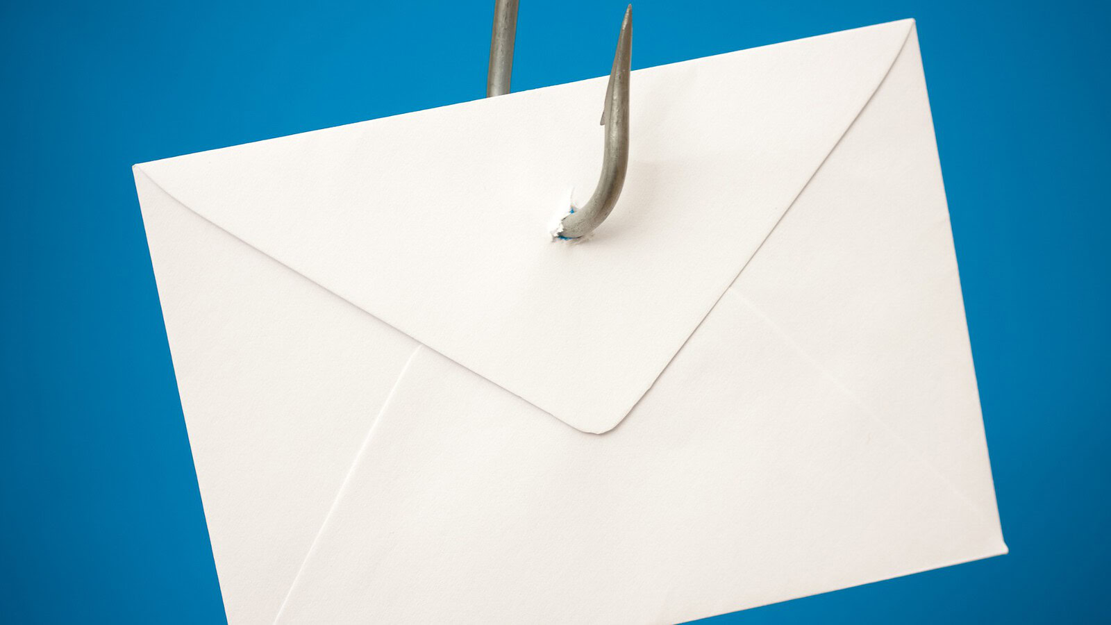 Phishing, la banca deve rimborsare subito anche con colpa grave